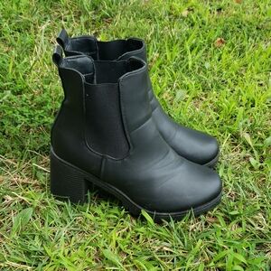 Olivia Miller Womens Lug Sole Chelsea Ankle Boots Size 9 Black Biker Punk